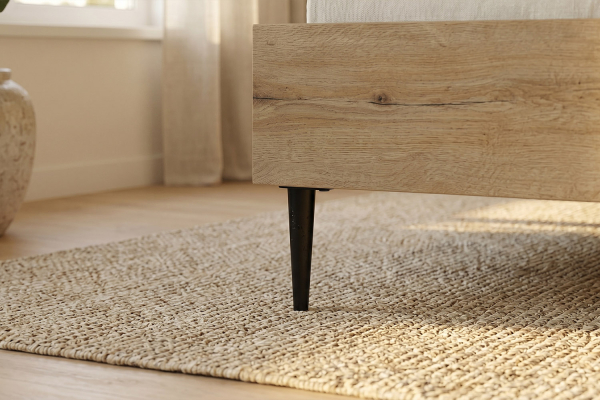 Lit Altura en bois finition chêne – Lit design avec tête de lit rainurée