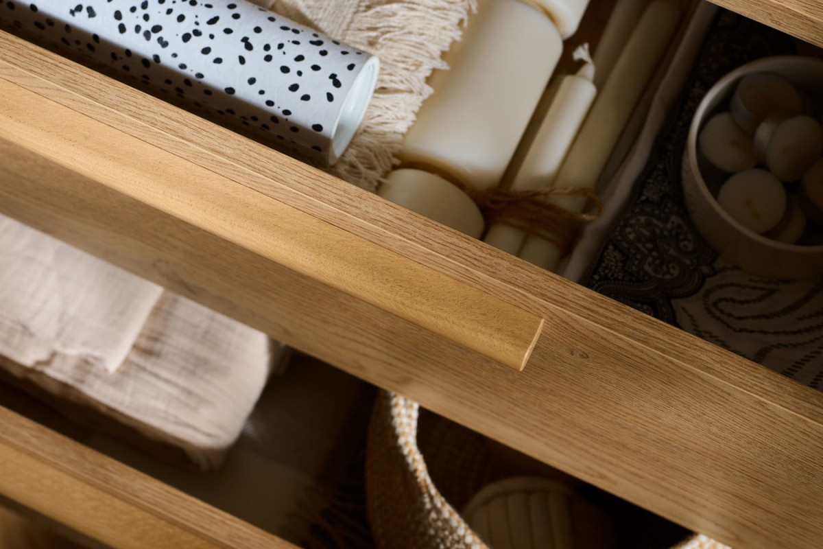 Commode 4 tiroirs avec pieds Alba