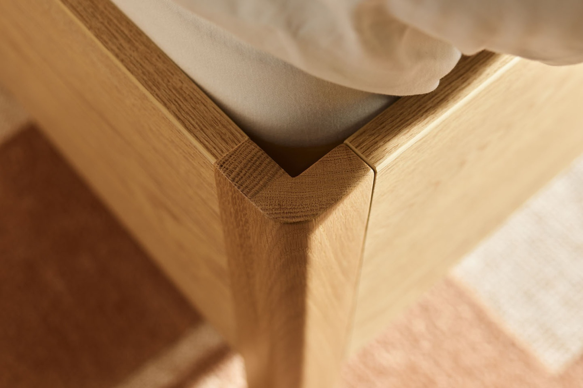 Lit en bois avec tête de lit tissu Alba