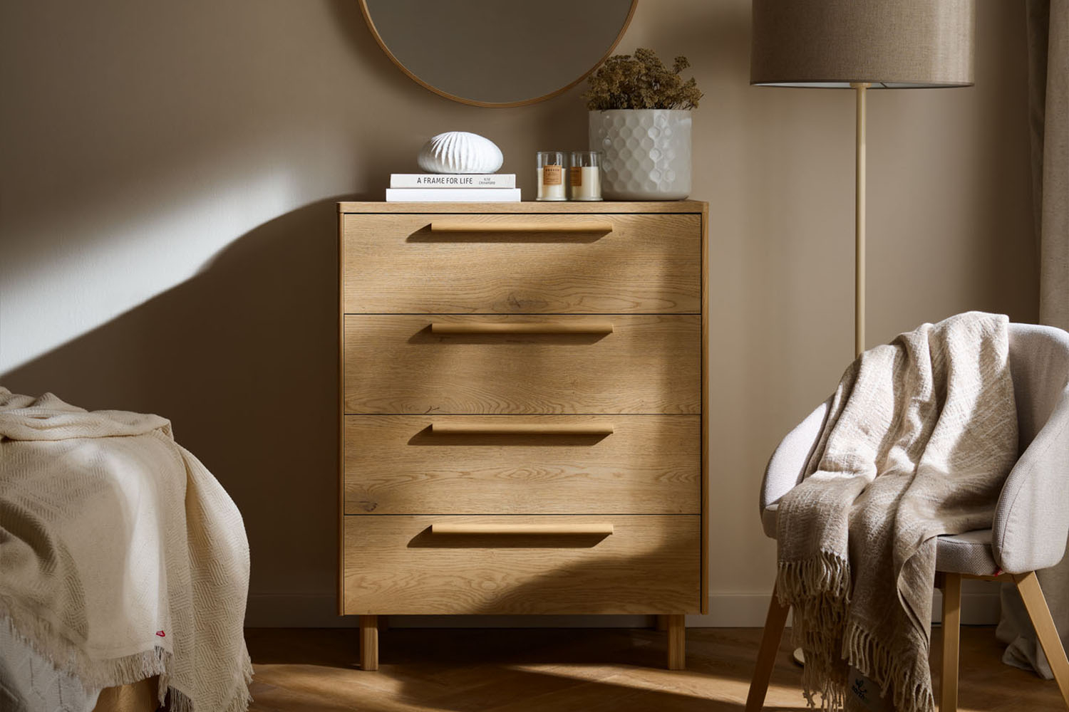 Commode 4 tiroirs avec pieds Alba