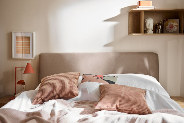 Lit en bois avec tête de lit tissu Alba