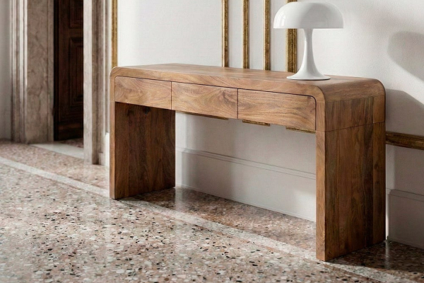 Luan Console Table – Three Drawers and a Soft Silhouette
