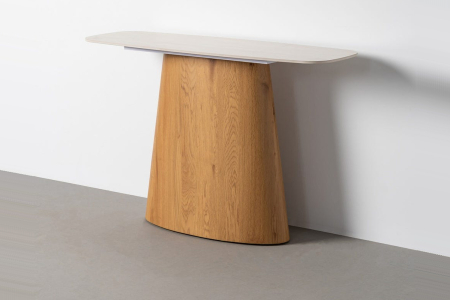 Lysandre console table – An elegant entryway with graceful curves
