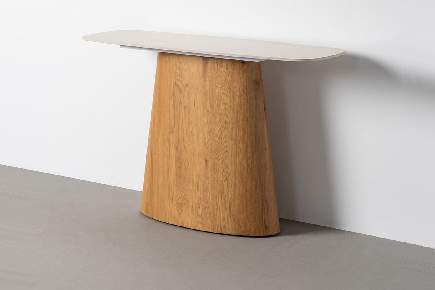 Lysandre console table – An elegant entryway with graceful curves