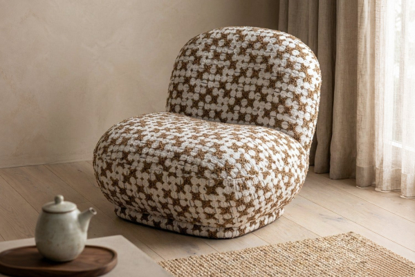 Sillón de tela estampada Orel – Comodidad y diseño envolvente