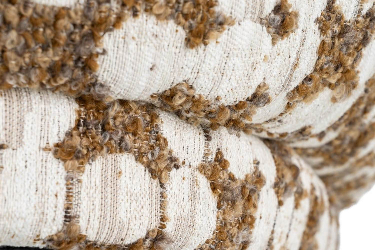 Sillón de tela estampada Orel – Comodidad y diseño envolvente