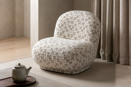 Orel patterned armchair – Comfort and enveloping design