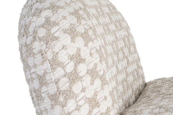 Orel patterned armchair – Comfort and enveloping design