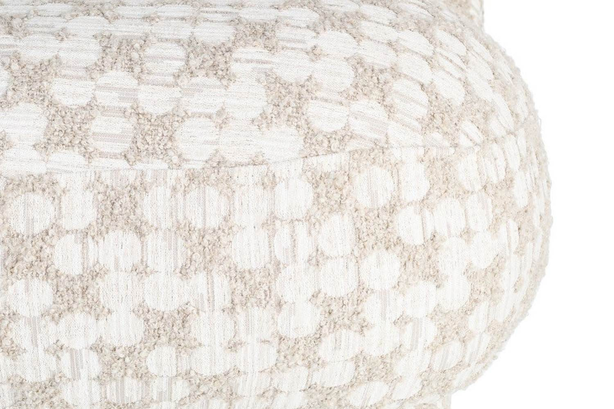 Orel patterned armchair – Comfort and enveloping design