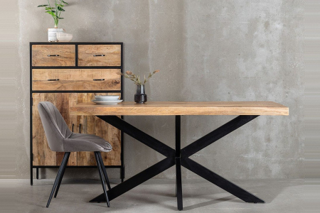 Tavolo in legno massello di mango Liora – Carattere da condividere