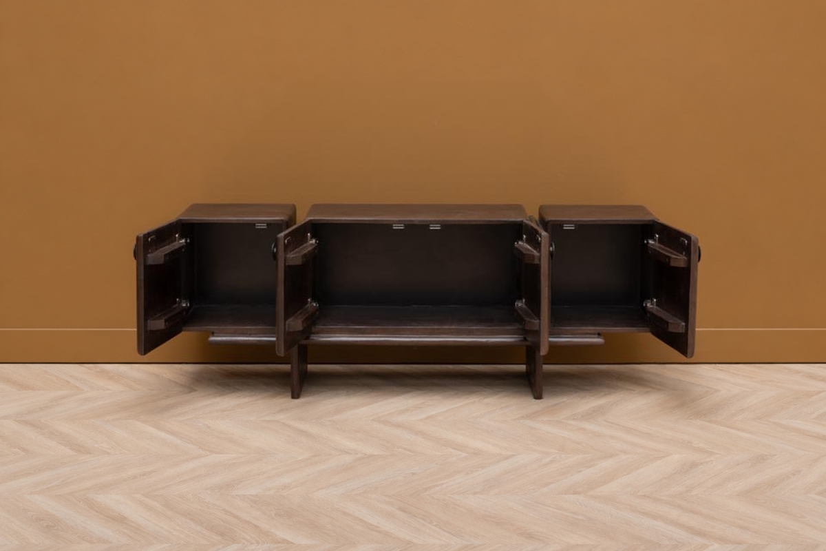 Olven 135 cm 4-door solid mango wood TV stand