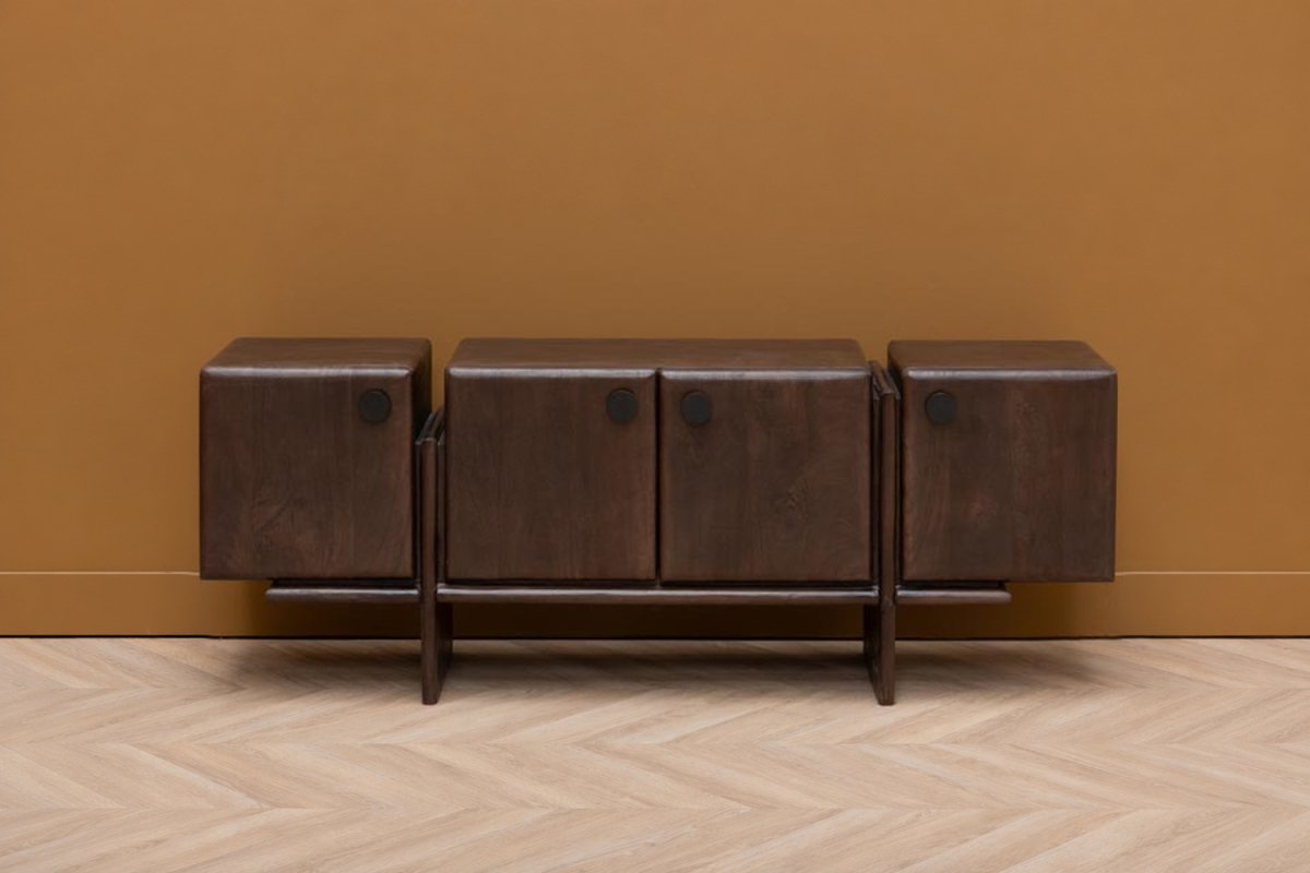 Olven 135 cm 4-door solid mango wood TV stand