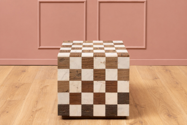 Bijzettafel Céora met schaakbordpatroon, wit marmer en hout, 45 cm