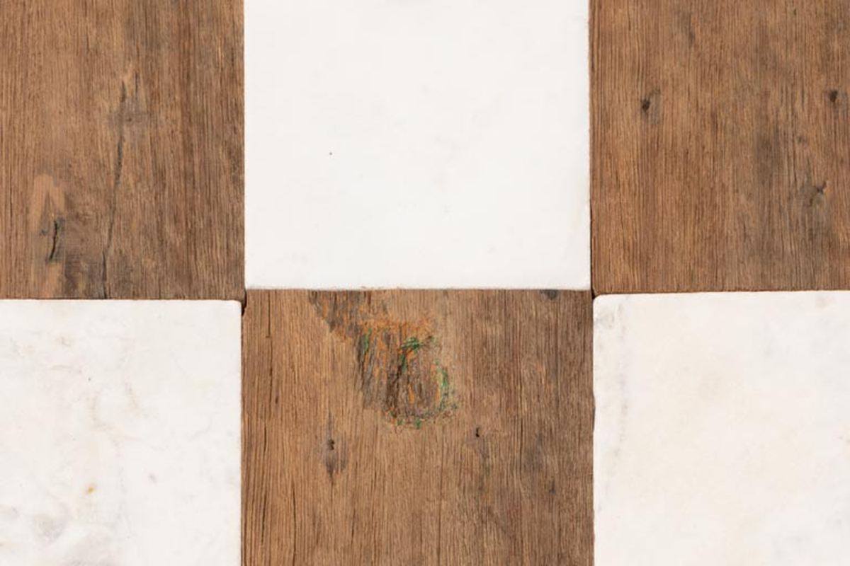 Tavolino da salotto Céora a scacchiera in marmo bianco e legno 100 cm