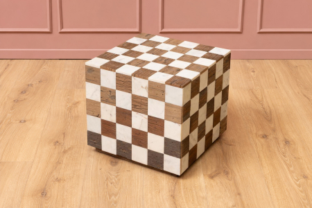 Céora 45 cm checkerboard side table in white marble and wood
