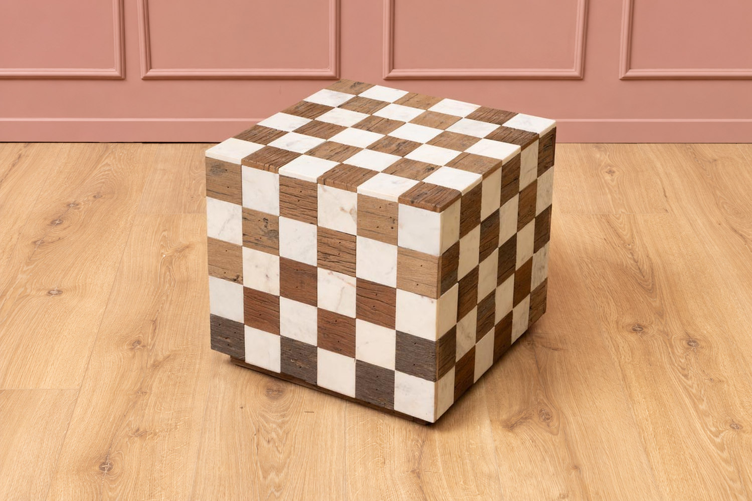 Céora 45 cm checkerboard side table in white marble and wood